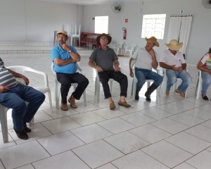 prefeito-vitorio-antunes-de-paula-em-reuniao-com-os-representantes-do-grupo-da-melhor-idade-4.jpg