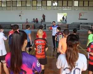 prefeito-vitorio-antunes-de-paula-visita-escolinha-de-futsal-da-vila-copel-iii.jpg