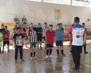 prefeito-vitorio-antunes-de-paula-visita-escolinha-de-futsal-da-vila-copel-v.jpg